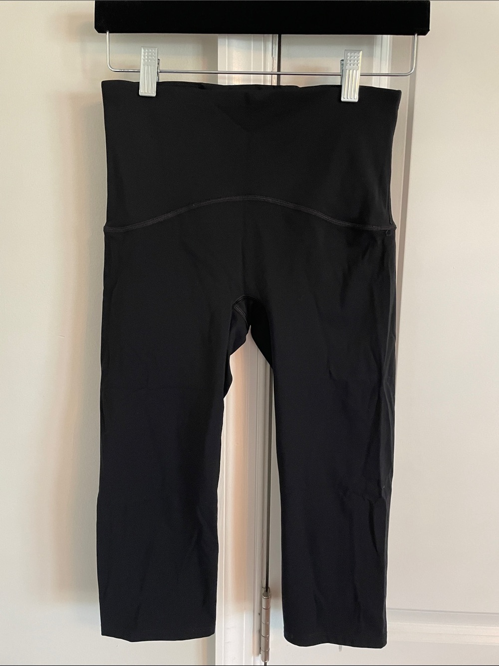 SPANX Booty Boost Active Knee Leggings